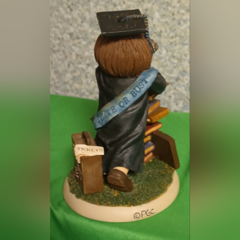 𝑺𝒊𝒏𝒈𝒍𝒆 𝑩𝒆𝒓𝒓𝒚 𝟏𝟗𝟗𝟖 𝑮𝒓𝒂𝒅𝒖𝒂𝒕𝒊𝒐𝒏 𝑭𝒊𝒈𝒖𝒓𝒊𝒏𝒆 - Picture 3 of 9